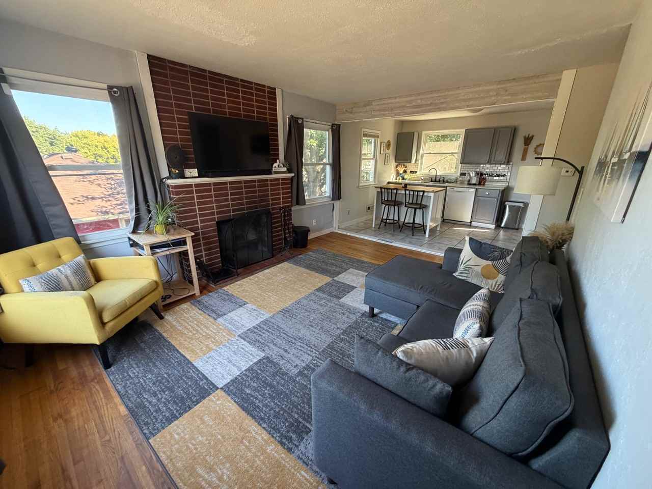 46 Winona St E #NA - Photo 2 of 14