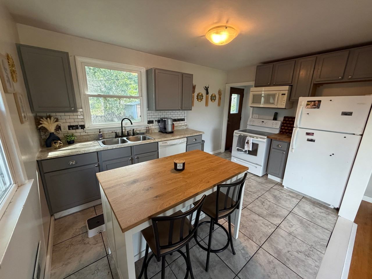 46 Winona St E #NA - Photo 5 of 14