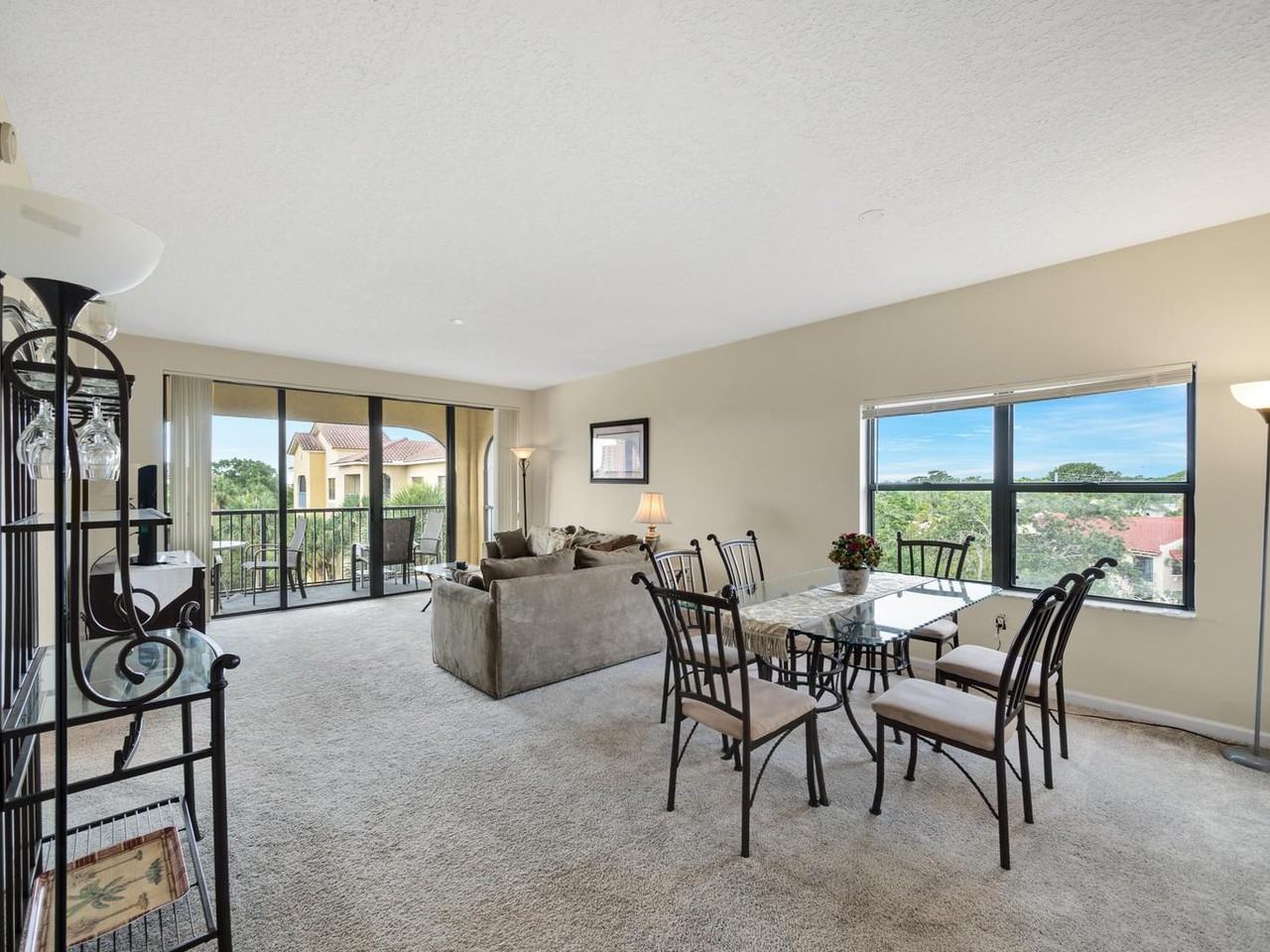 200 Uno Lago Drive - Photo 6 of 8