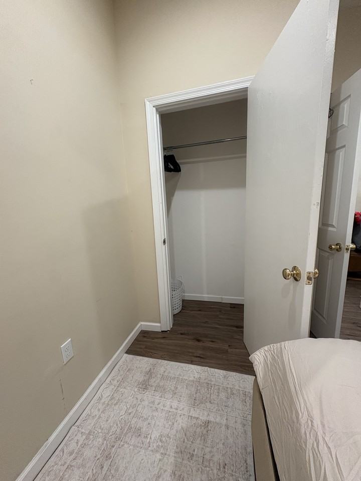 714 W Berwick St #1 - Photo 2 of 5