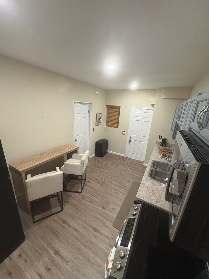 714 W Berwick St #1 - Photo 3 of 5