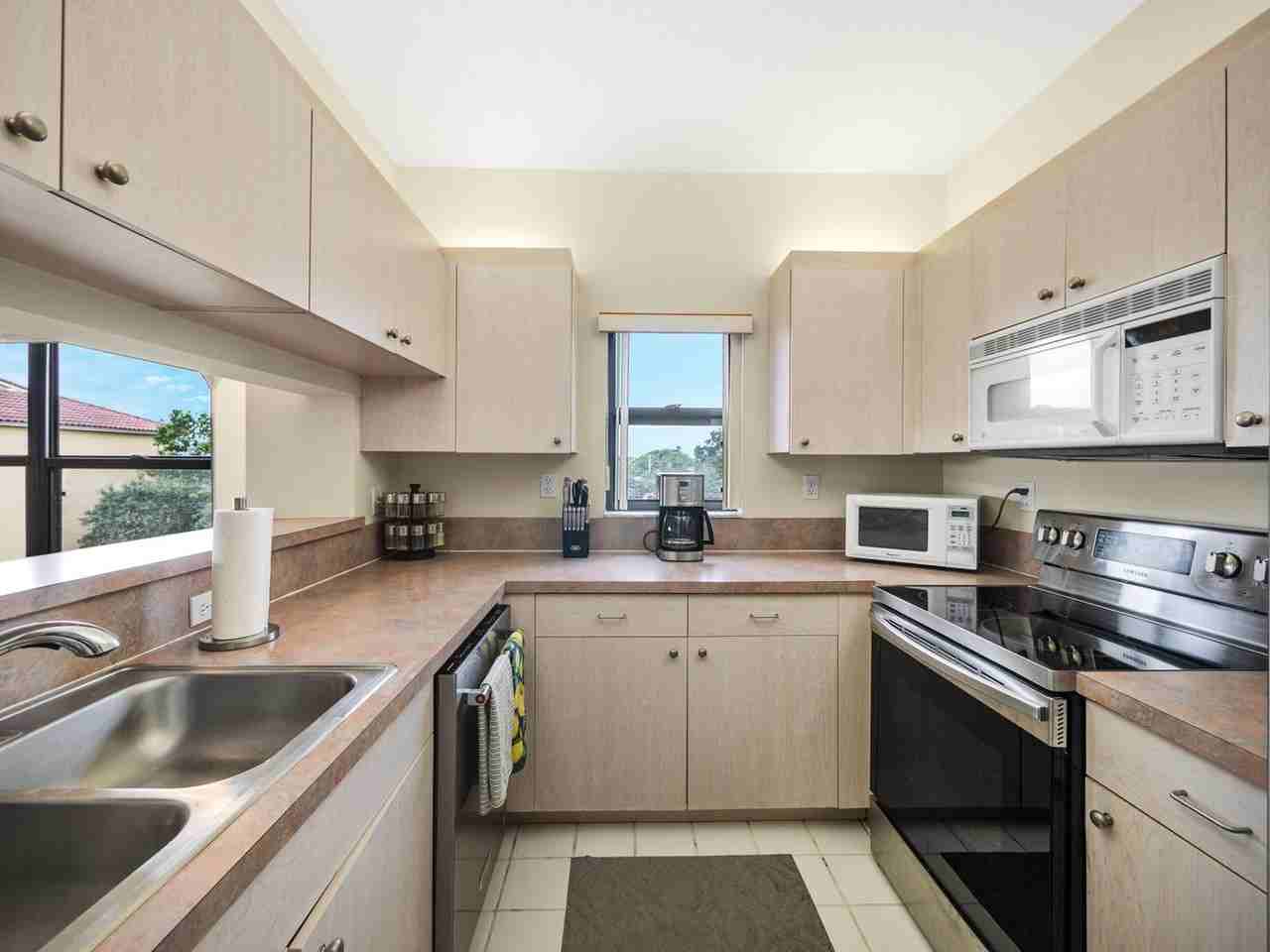 200 Uno Lago Drive - Photo 4 of 8