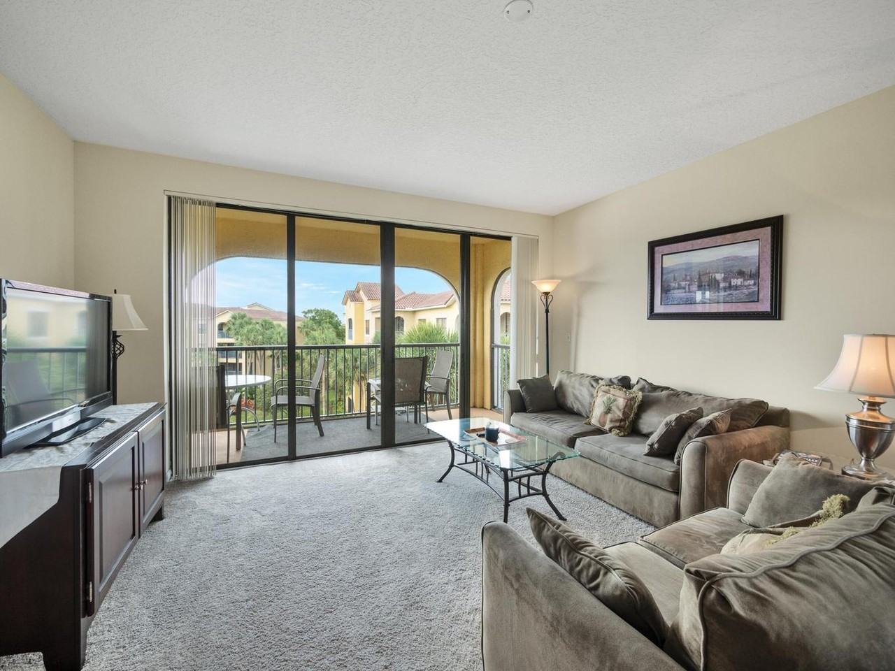 200 Uno Lago Drive - Photo 3 of 8