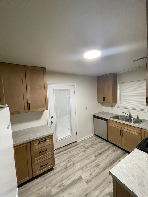 140 Stoney Dr - Photo 6 of 13