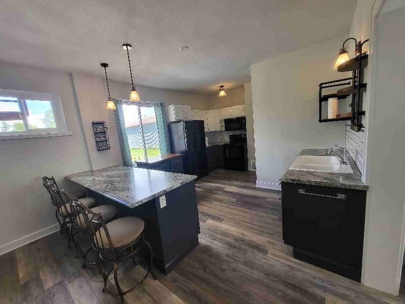 283 N Macy St - Photo 2 of 13