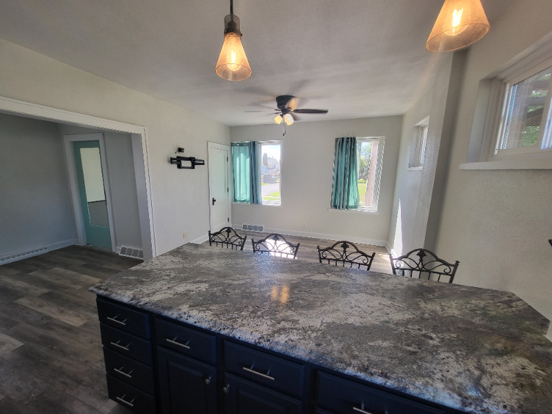 283 N Macy St - Photo 5 of 13