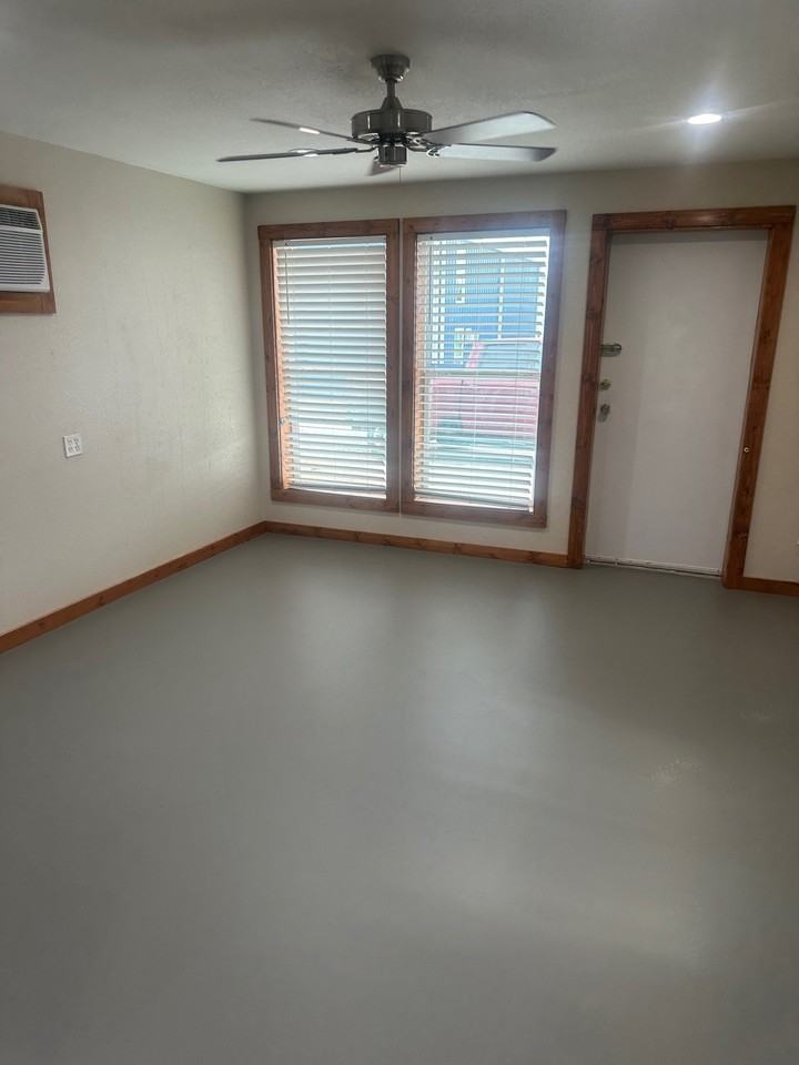 3984 Old Lorena Rd - Photo 3 of 11