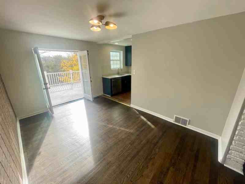 3926 Stratford Rd - Photo 4 of 19