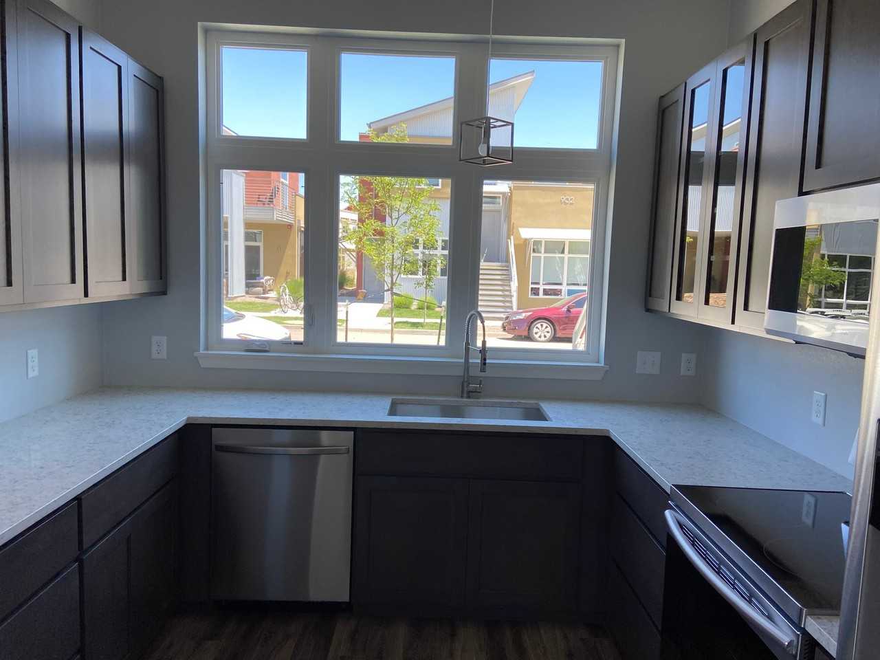 909 Blondel St #103 - Photo 3 of 9