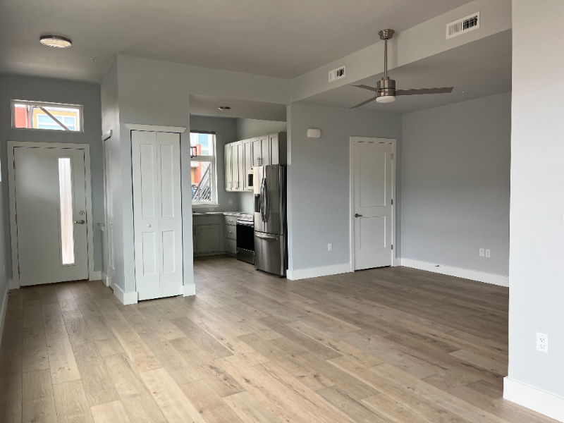 909 Blondel St #103 - Photo 7 of 9