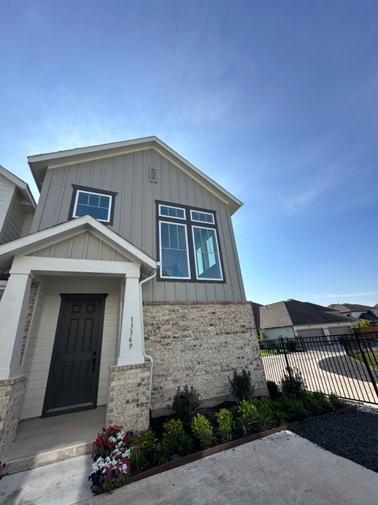 13369 Hedgebrook Pl - Photo 2 of 20