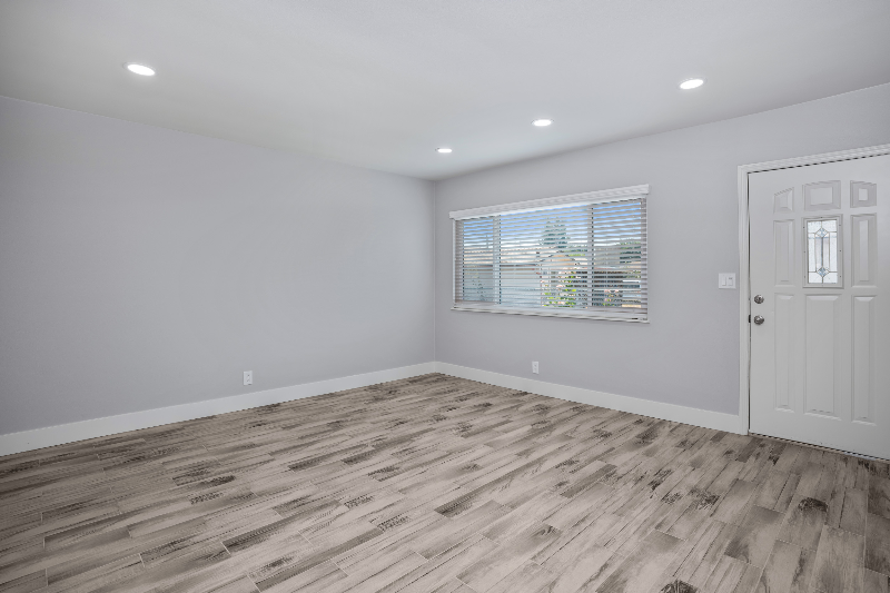 3253 Stevens Ave - Photo 4 of 10