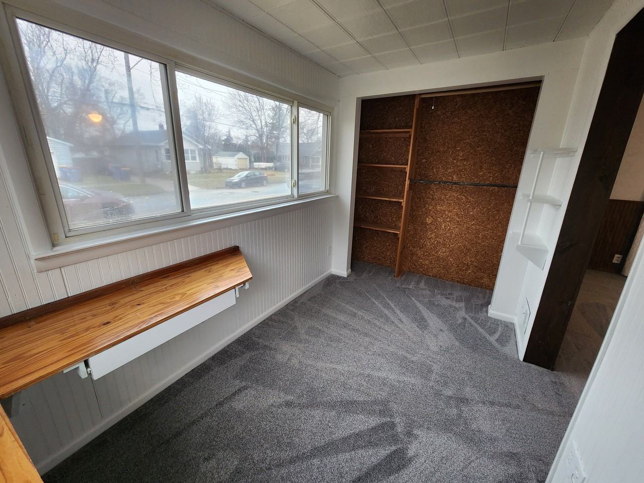 2034 Sinclair Ave Ne - Photo 2 of 10