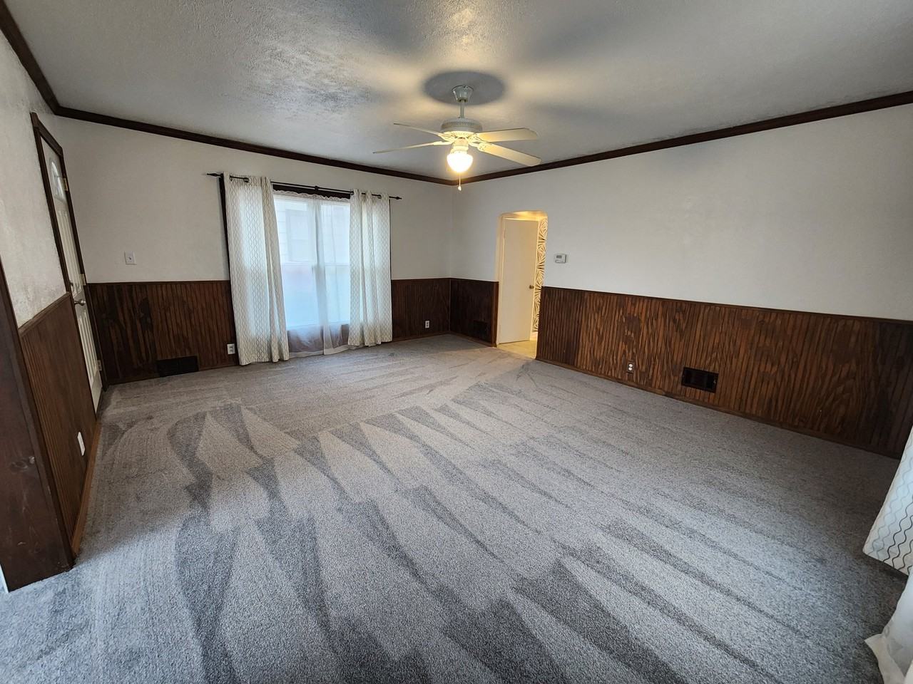 2034 Sinclair Ave Ne - Photo 3 of 10