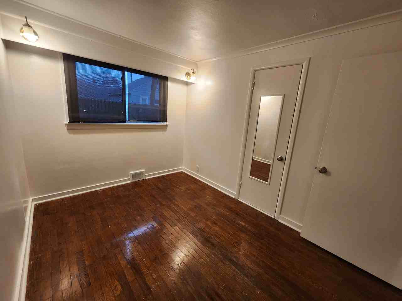 2034 Sinclair Ave Ne - Photo 7 of 10