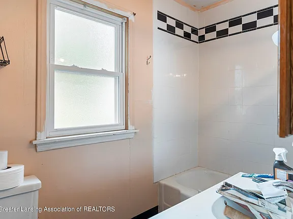 218 Paris Ave - Photo 7 of 20