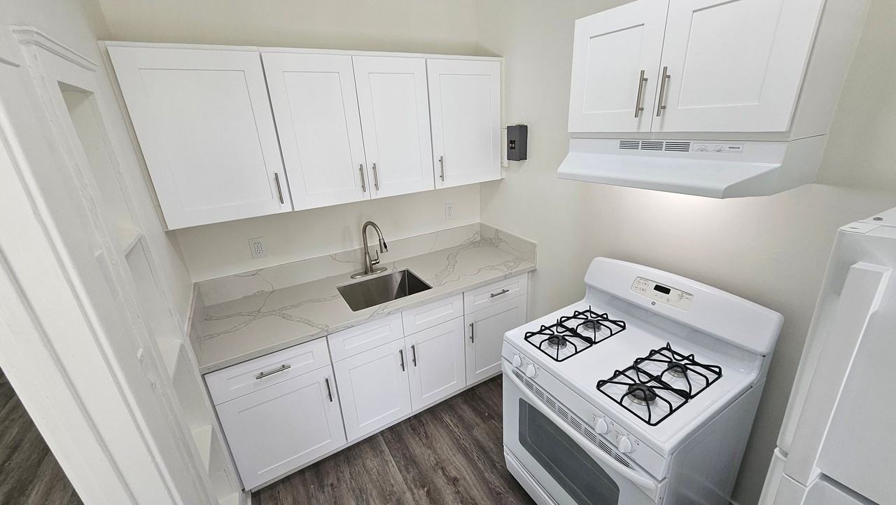 1026 Ingraham St #205 - Photo 6 of 9