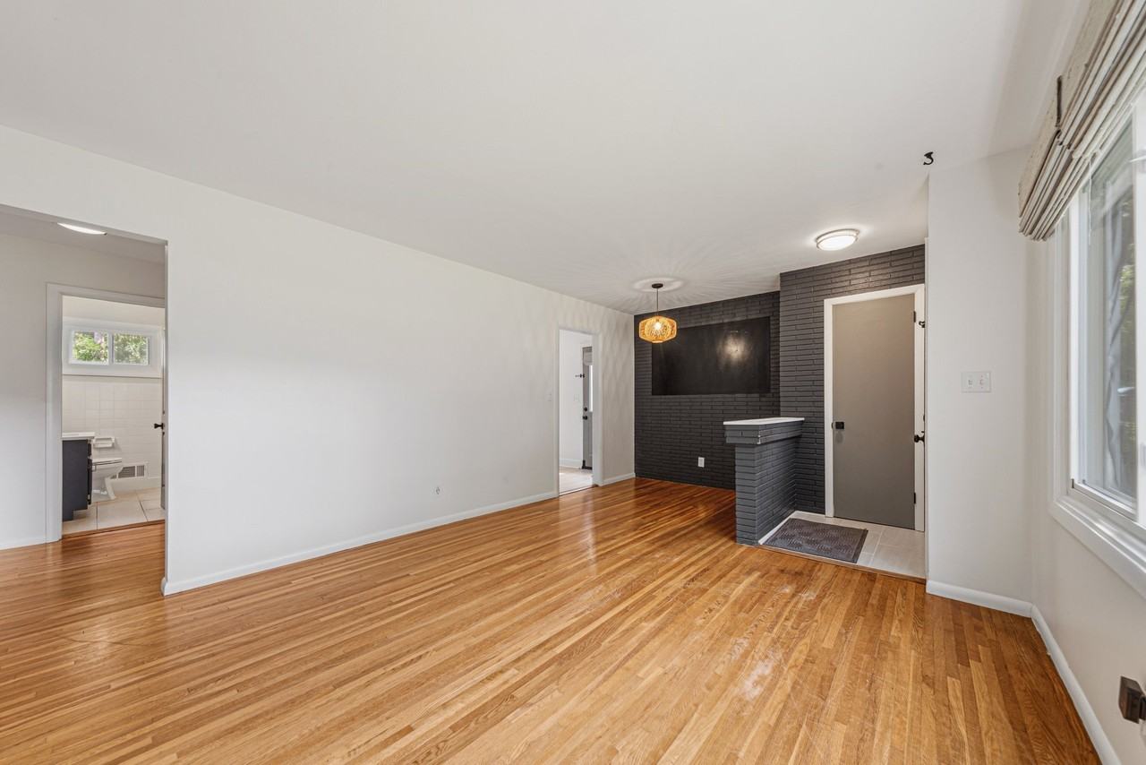 6929 Newton Ave S - Photo 4 of 31