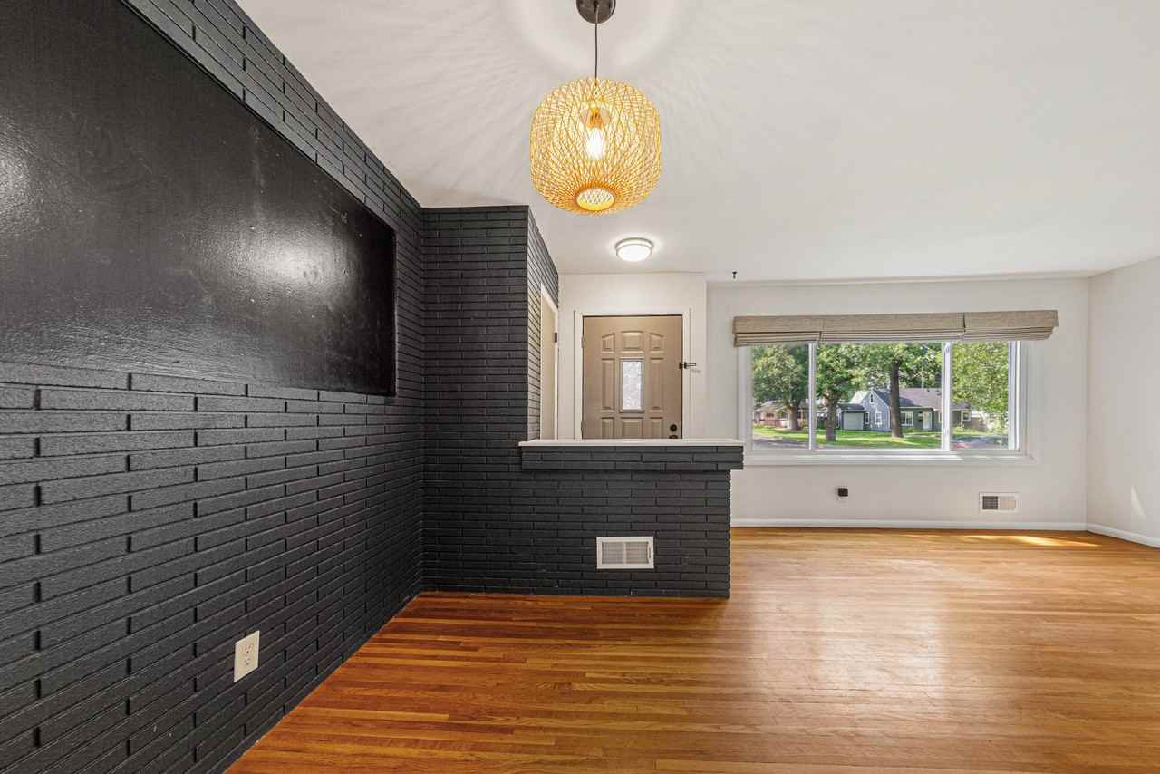6929 Newton Ave S - Photo 7 of 31