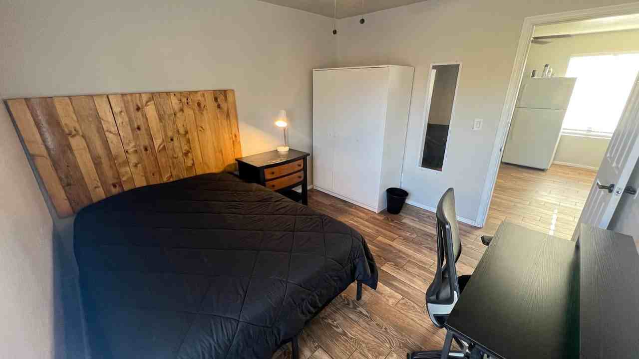 3645 W Hadley St - Photo 2 of 11