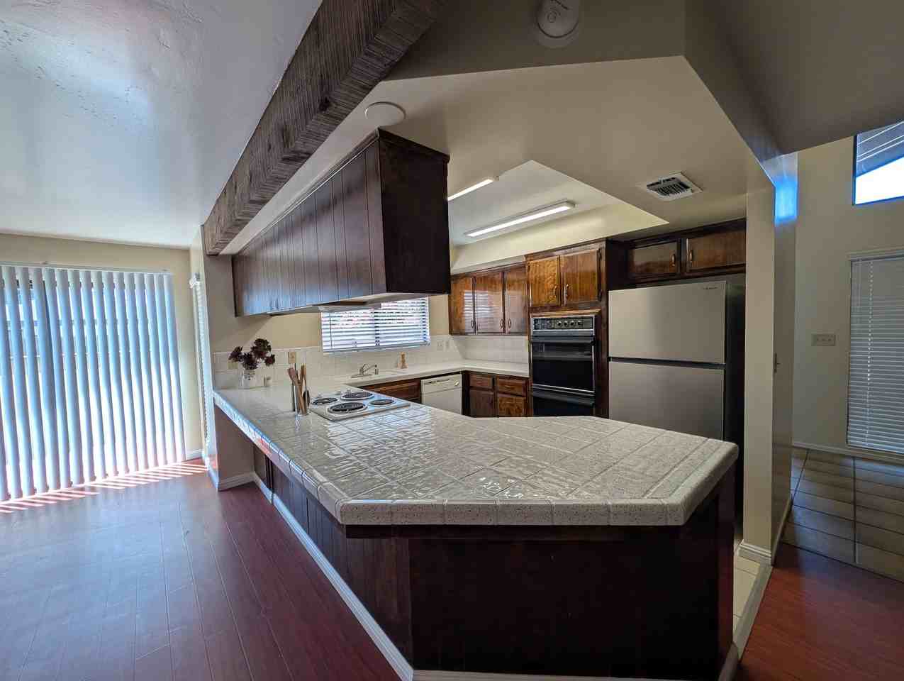 2801 Hoad Ln - Photo 3 of 19