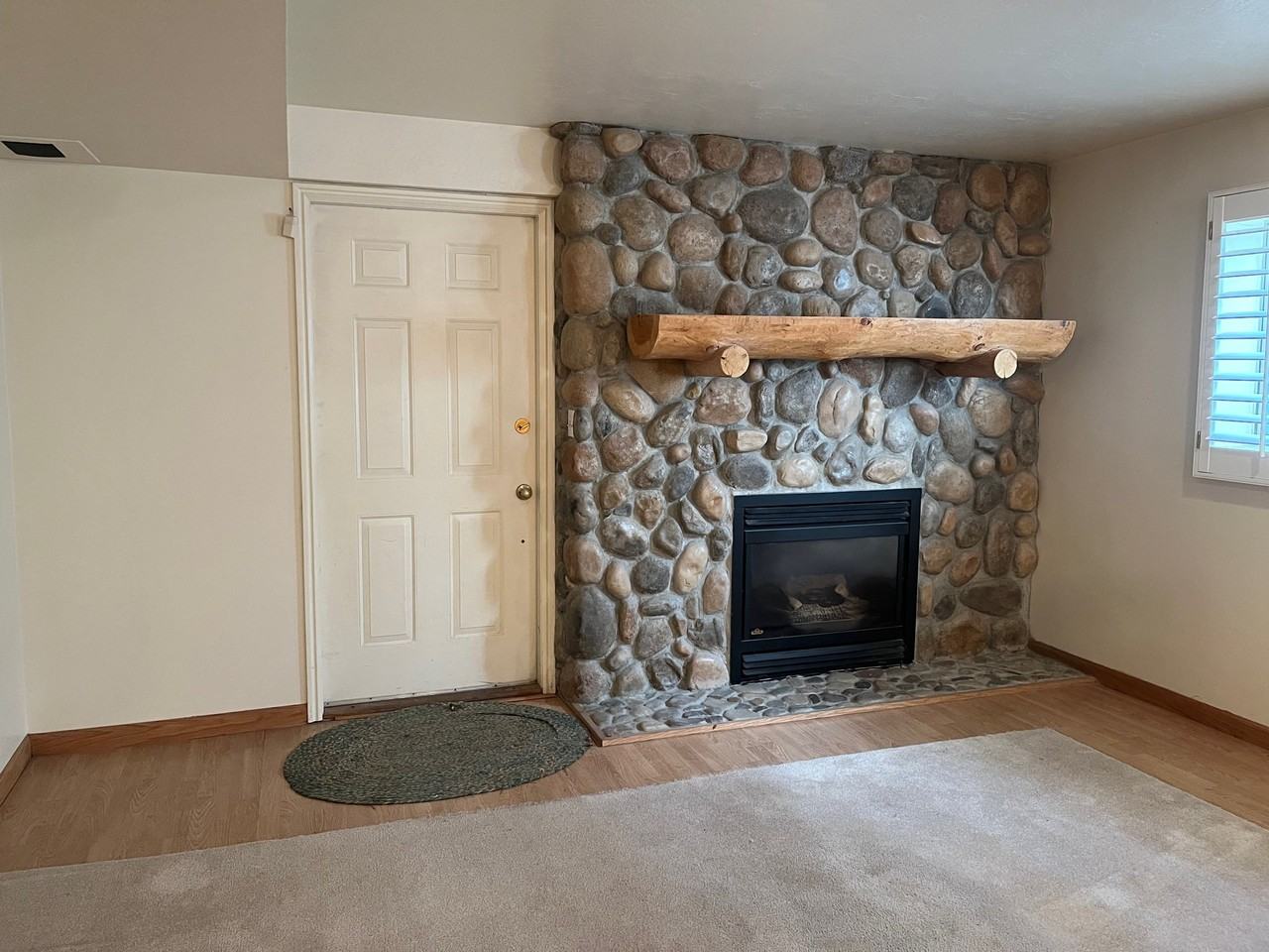 2409 E Newcastle Dr - Photo 2 of 8
