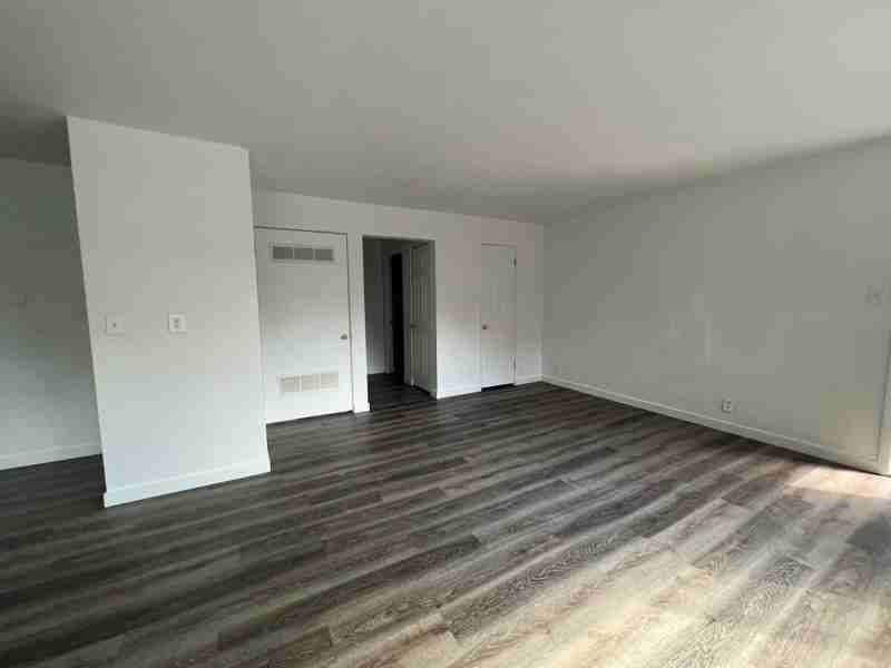 860 E St #8 - Photo 2 of 10