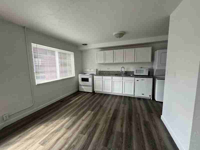 860 E St #8 - Photo 6 of 10