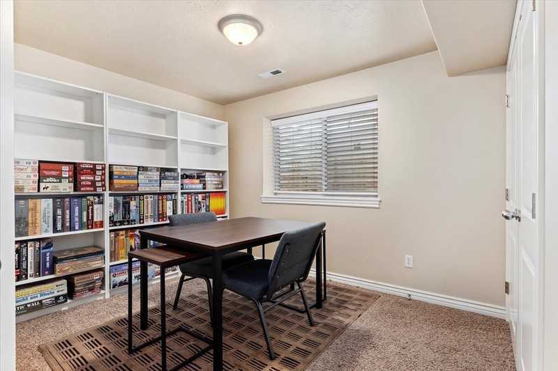 739 S Kays Dr - Photo 6 of 17
