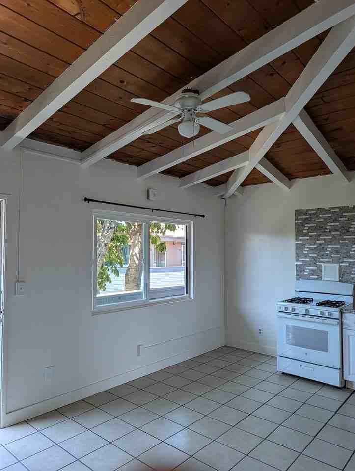 7002 Linda Vista Rd #17 - Photo 3 of 11