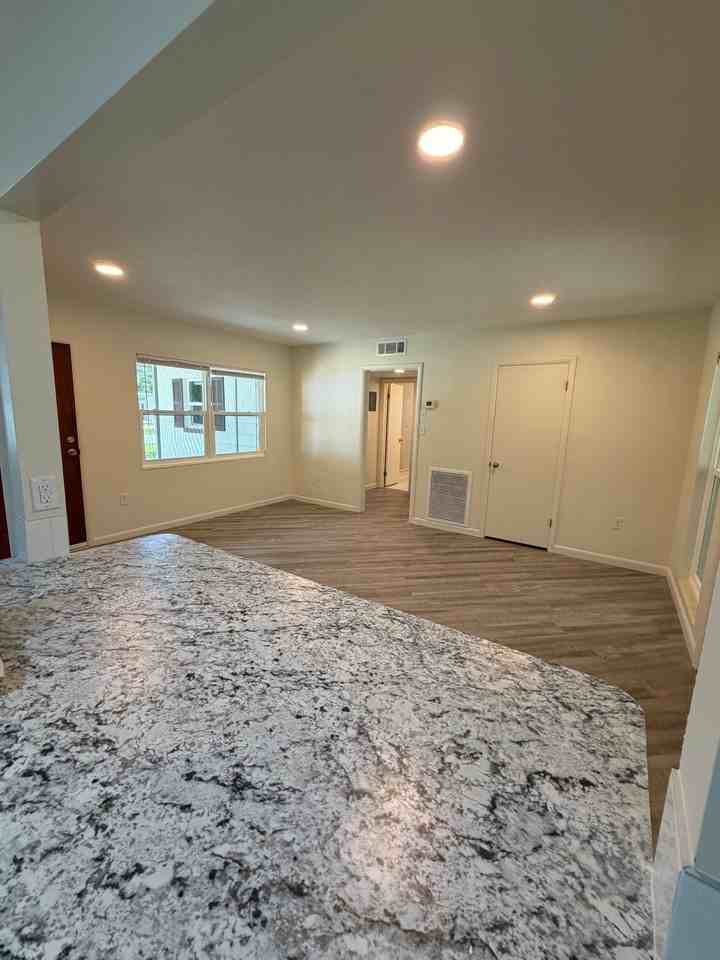 2513 Winona Ave - Photo 3 of 14