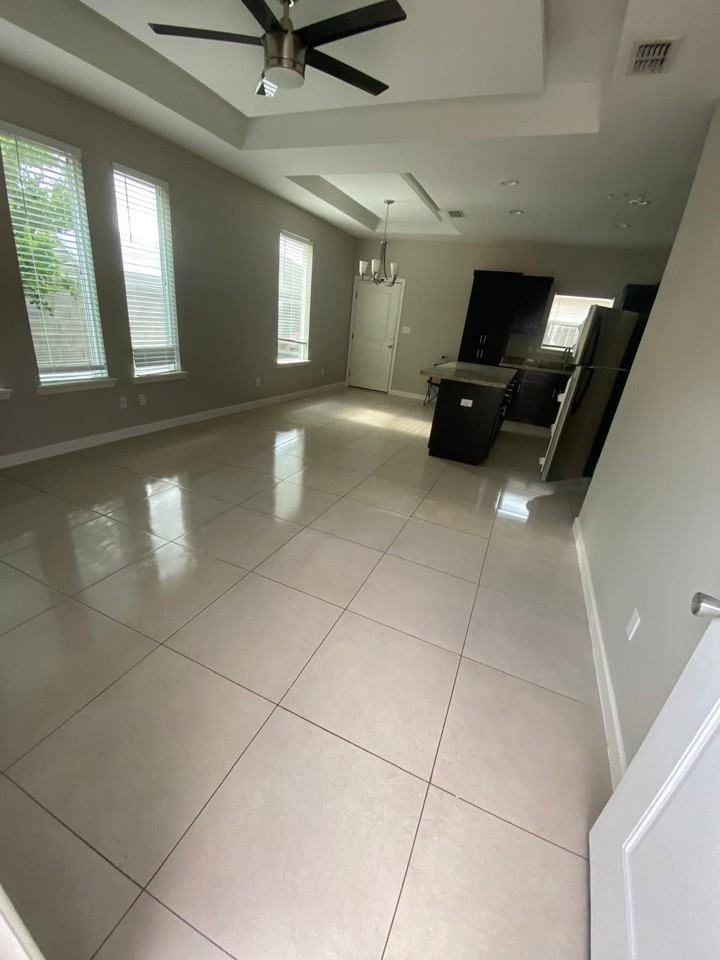 6907 N 59th Ln #3 - Photo 4 of 4