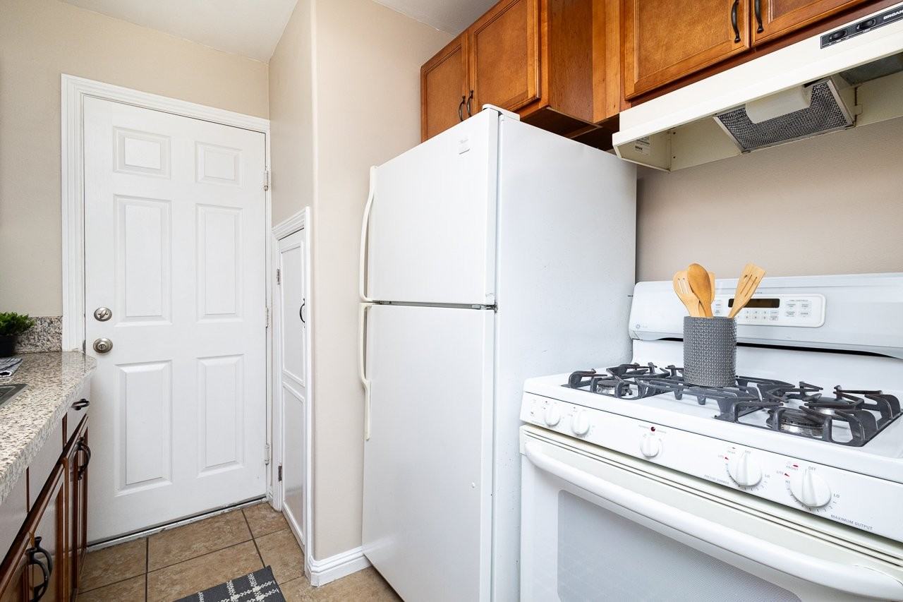 1911 El Monte Ave #3 - Photo 5 of 18