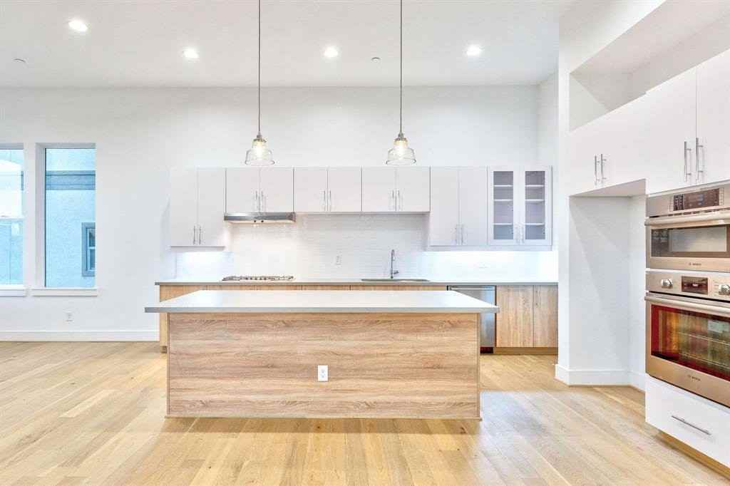 1215 Hickory St #D - Photo 3 of 14