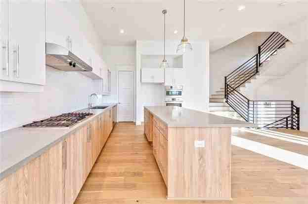 1215 Hickory St #D - Photo 5 of 14