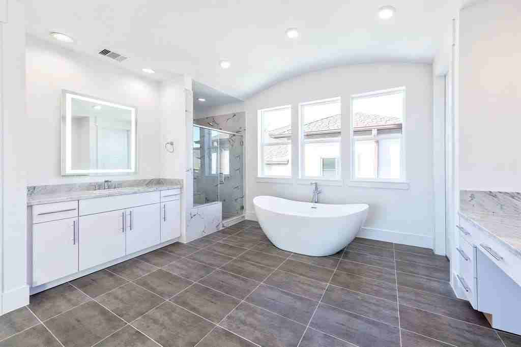 1215 Hickory St #D - Photo 7 of 14