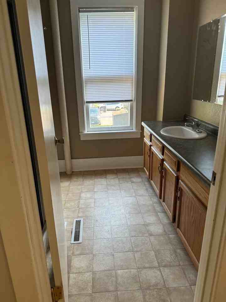 423 Nicollet Ave #1-2 - Photo 4 of 5