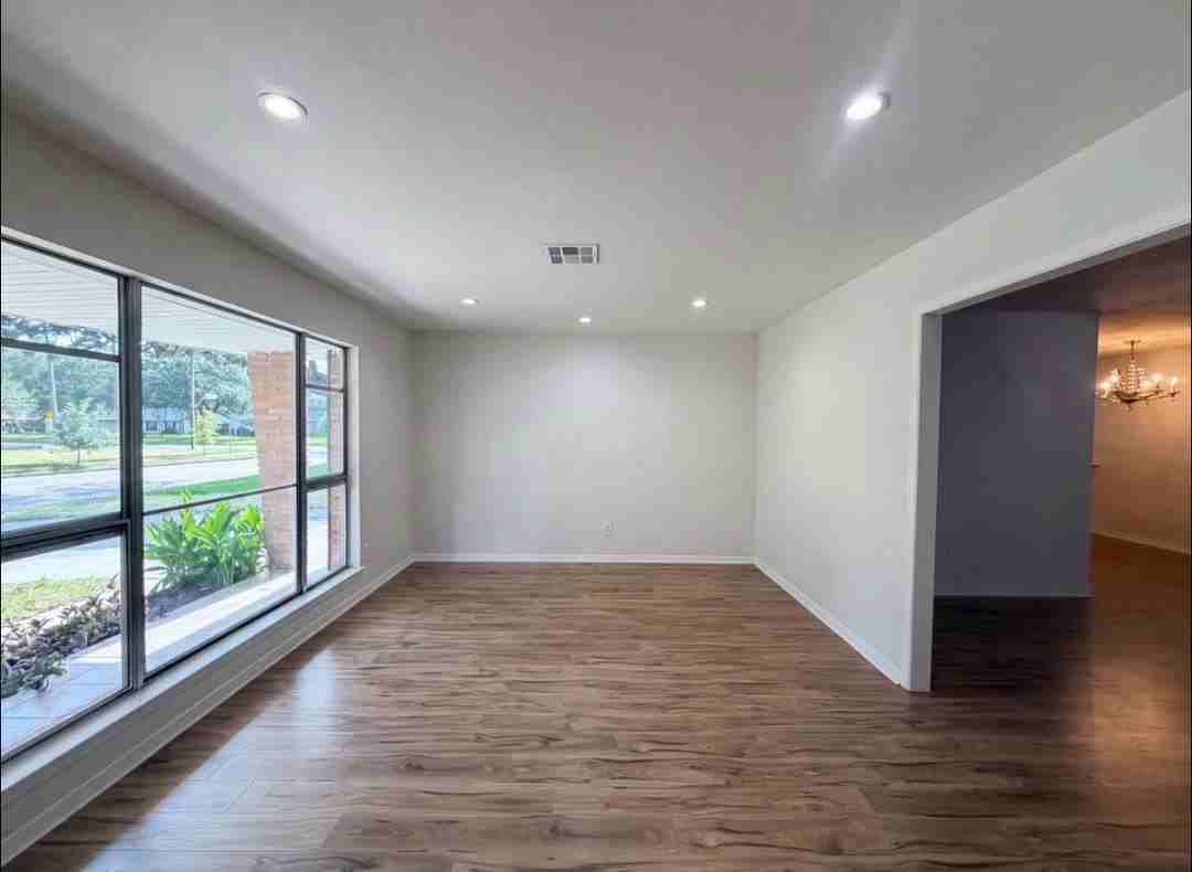 9533 Skyline Dr - Photo 2 of 9