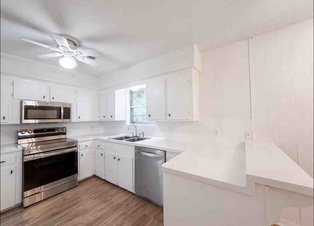 9533 Skyline Dr - Photo 4 of 9