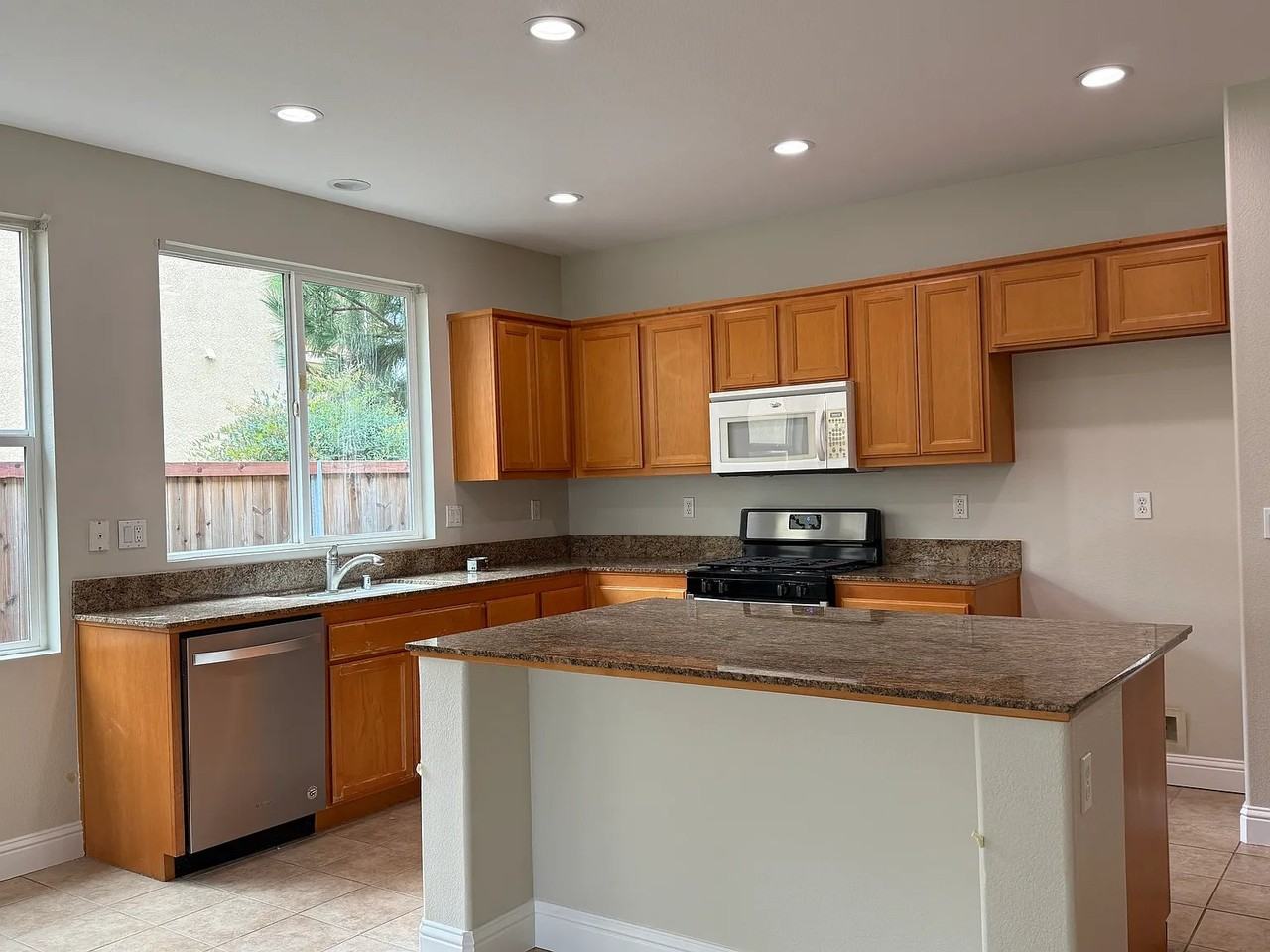 4081 Aragon Way - Photo 3 of 9