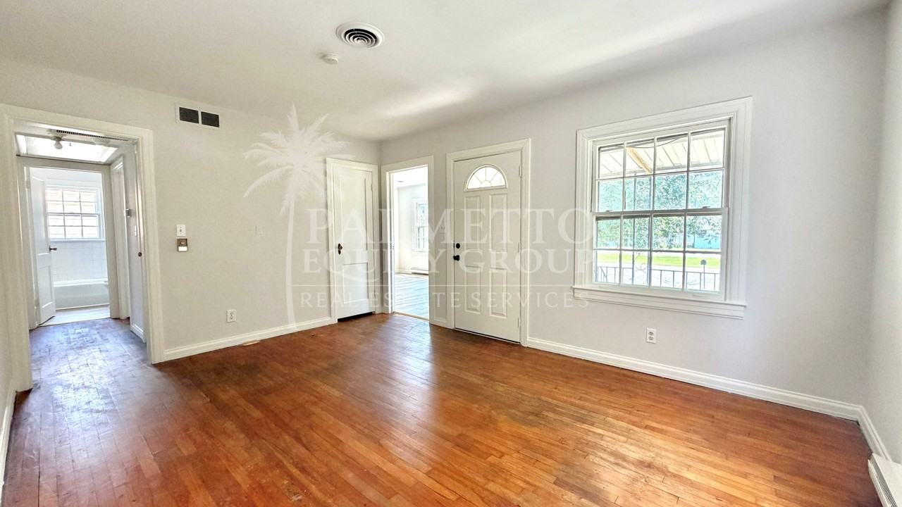 1513 Summit Ave - Photo 2 of 12