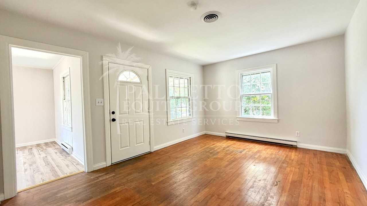 1513 Summit Ave - Photo 3 of 12