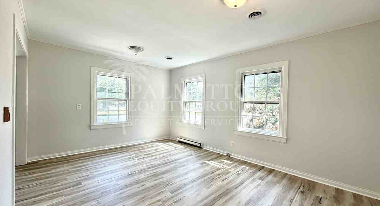 1513 Summit Ave - Photo 4 of 12