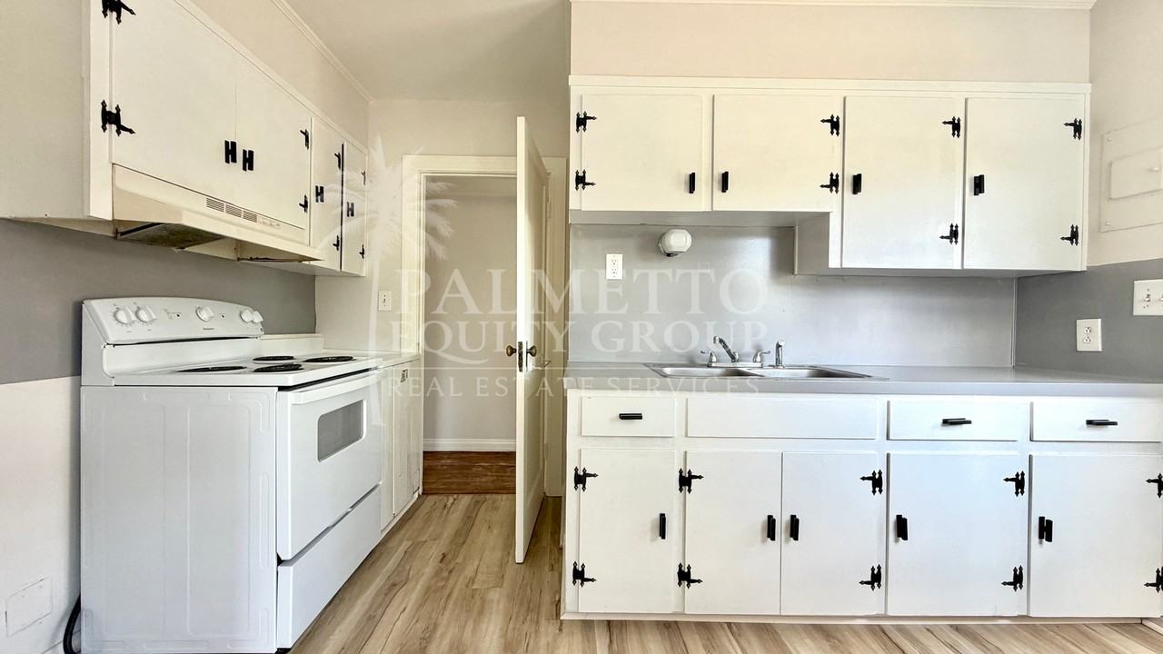 1513 Summit Ave - Photo 6 of 12