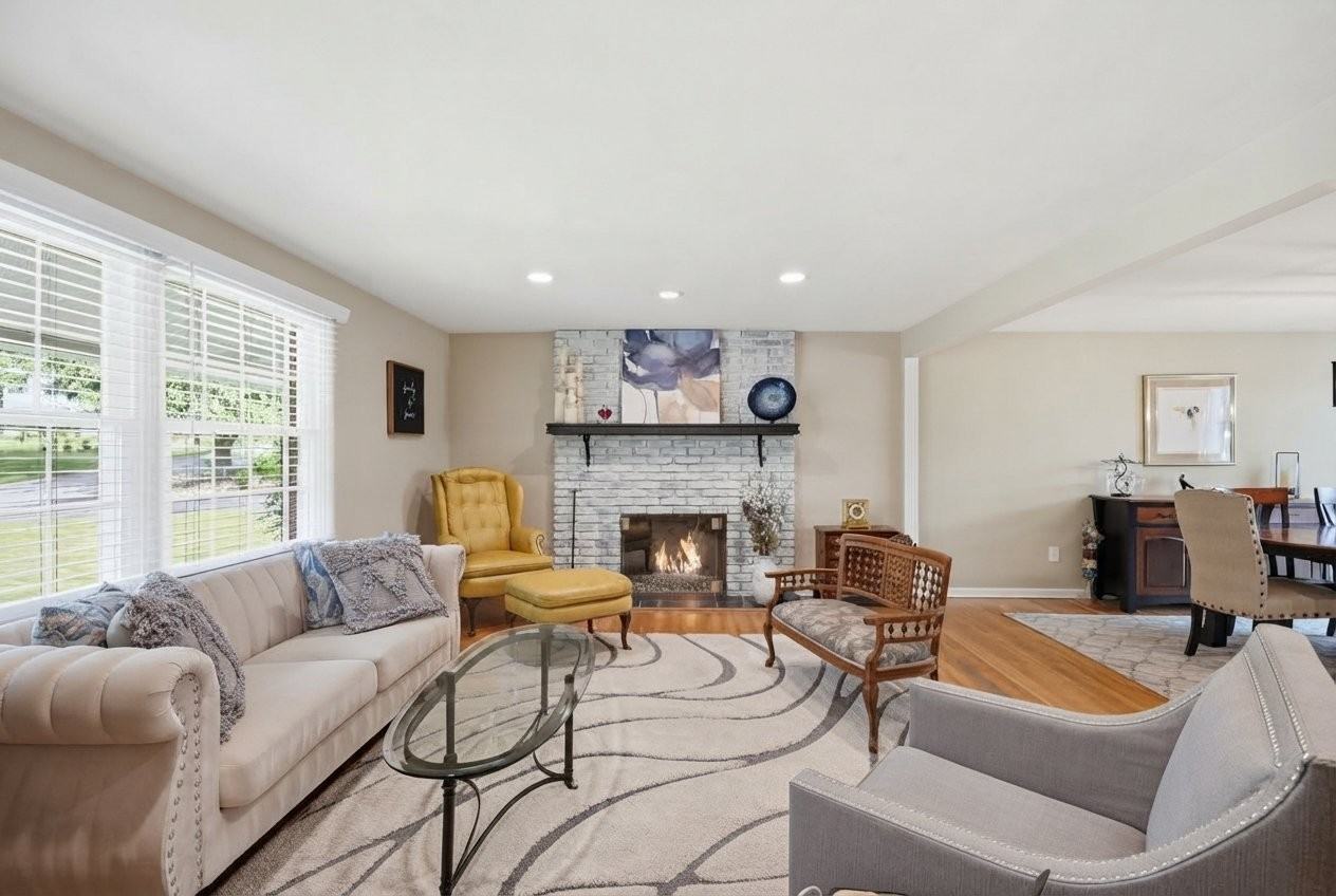113 Farmingdale Rd - Photo 2 of 11