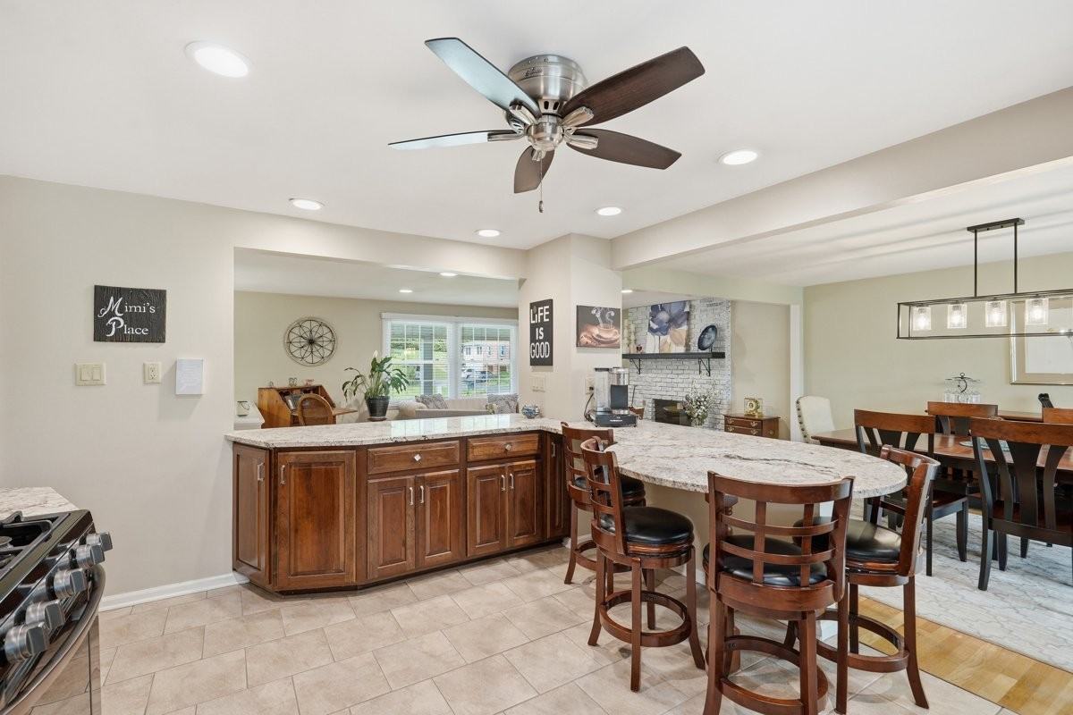 113 Farmingdale Rd - Photo 3 of 11