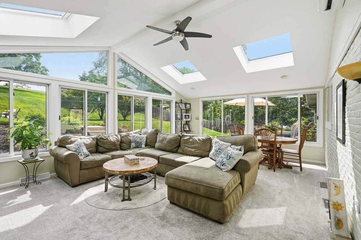 113 Farmingdale Rd - Photo 5 of 11