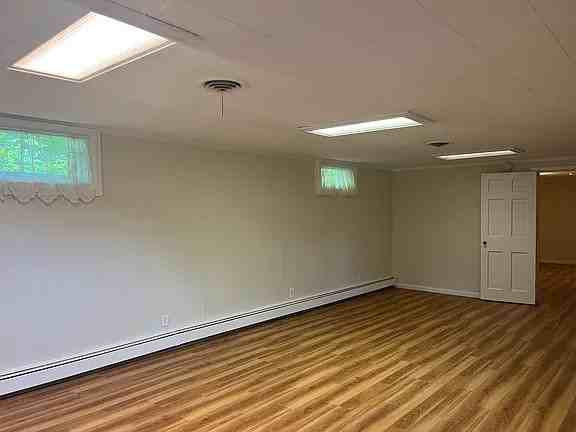 425 Butternut Ct - Photo 6 of 9