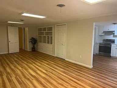 425 Butternut Ct - Photo 7 of 9