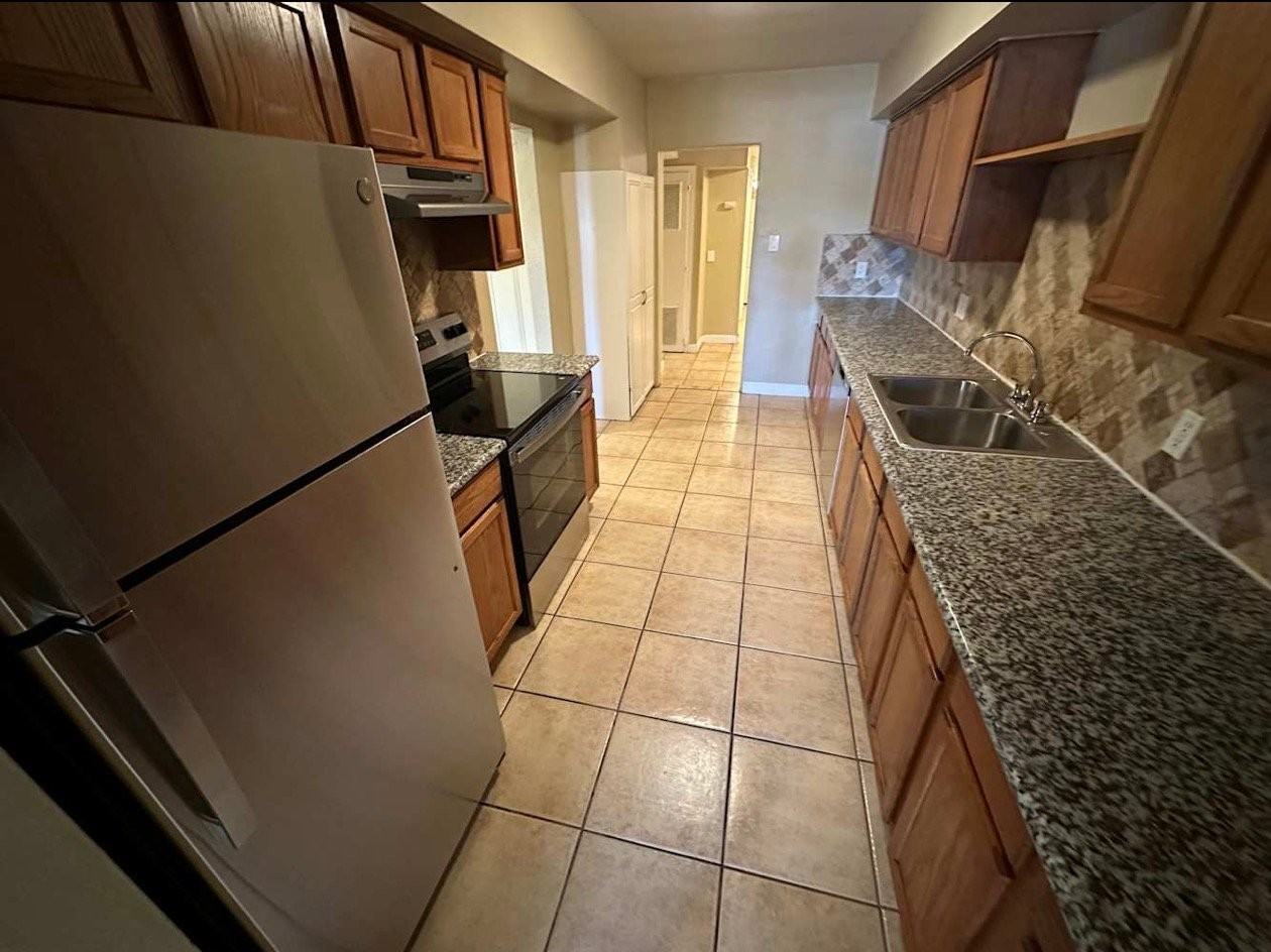 2743 N Greenfield Rd - Photo 4 of 12